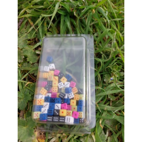 Blister de 100 dés mini couleur aleatoires de 5 mm