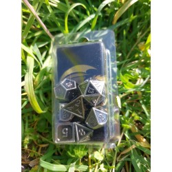 kit de 7 dés métalliques rétros classiques argent foncé , pochette velour