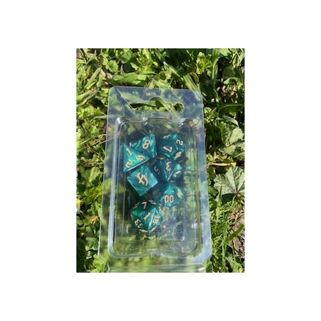 set de 7 dés nacrés magenta écriture gothique encre blanche