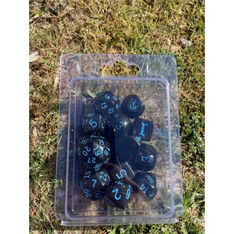 Set de 13 dés noir ecriture bleu
