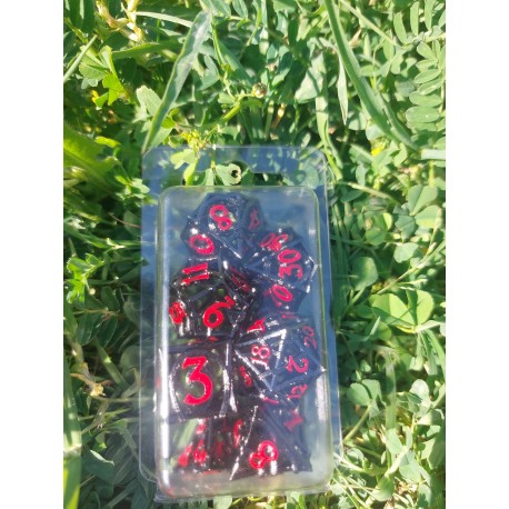 Sets de 7 des creux en métal antique et rouge sang (D4, D6, D8, D10, D%, D12, D20 )