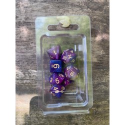 set de 7 dés pearl bleus et pourpres écriture dorée
