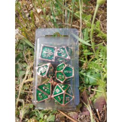 Kit De 7 Dés Métalliques . Cuivre Rouge Fond Vert Type Chaos