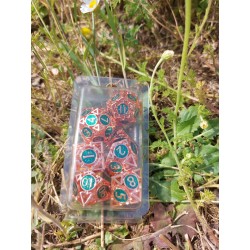 Kit De 7 Dés Métalliques Creux Forge Des Sommets. Rouge Patiné Et Vert