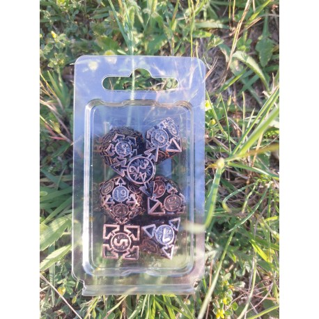 Kit De 7 Dés Métalliques Creux Forge Des Sommets. teinte cuivre Rouge ,fond noir brillant