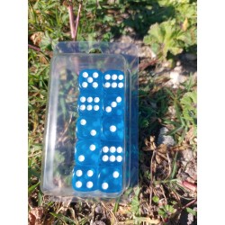 Blister De 10 D6 De 14mm Classiques . Bleus Clairs Translucides