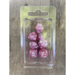 set de 7 dés pearl rose écriture gothique encre blanche