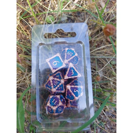 Kit De 7 Dés Métalliquesface Ecaille Enchaînée . Teinte Cuivre Fond Bleu&violet