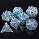 Kit De 7 Dés Métalliques Creux Faces Cthulhu. Teinte Argent & Bleu