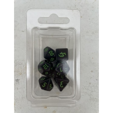 set de 7 dés opaques noirs écriture gothique encre verte