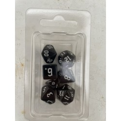 set de 7 dés opaques noirs écriture gothique encre blanche