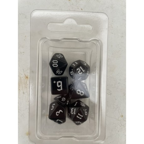 set de 7 dés opaques noirs écriture gothique encre blanche
