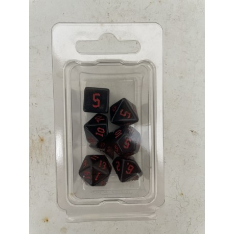 set de 7 dés opaques noirs écriture gothique encre rouge