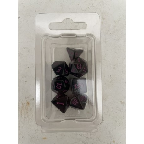 set de 7 dés opaques noirs écriture gothique encre violette