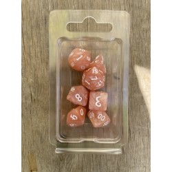 set de 7 dés pearl rose saumon écriture gothique encre blanche