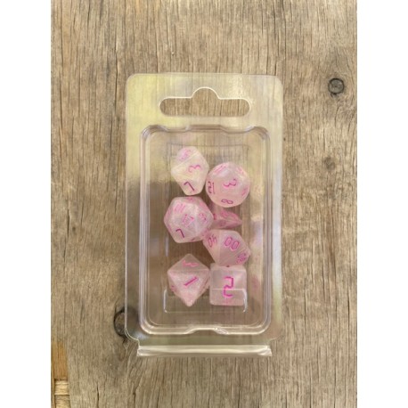 set de 7 dés translucides frozen écriture gothique encre mauve