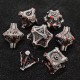 Kit De 7 Dés Métalliques . Bordure Souche . Teinte Argent Sombre Tacheté De Sang
