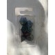 Kit De 7 Dés Métalliques . Couleur Argenté Sombre Type Dragon Enchaîné Fond Vert