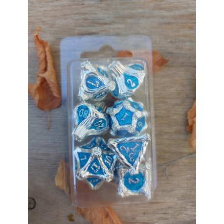Kit De 7 Dés Métalliques . Bordure Souche . Teinte Argent Bleu Turquoise