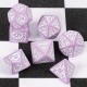 Set De 7 Dés Motifs Arabesques . Opaque Fushia Et Blanc