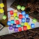 Cube En Plastiques Transparents . Couleurs Variées Par Blister De 50 . 0.8 Cm