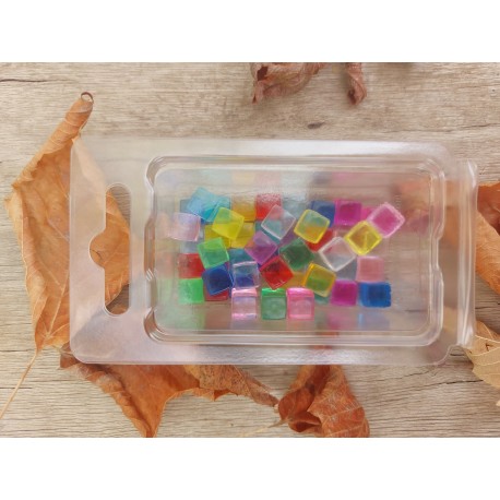 Cube En Plastiques Transparents . Couleurs Variées Par Blister De 50 . 0.8 Cm
